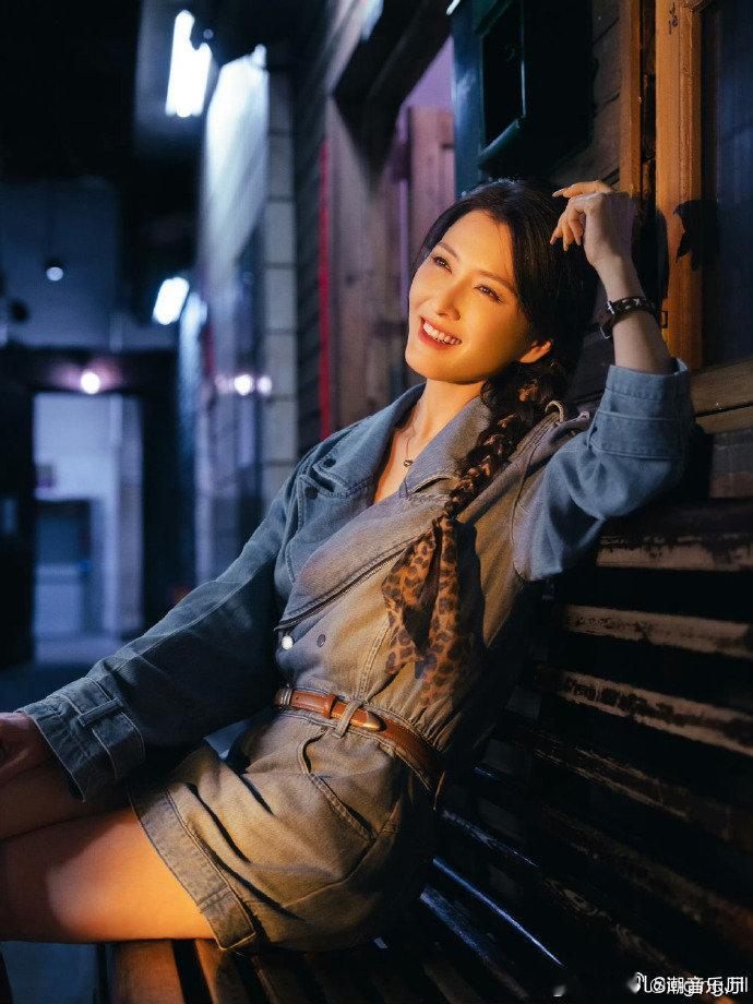徐洁儿直播找工作 能唱能演业务能力能打，徐洁儿乘风圈粉无数，开播在线求职超接地气
