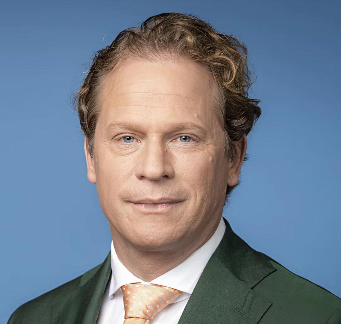 荷兰国防部长表示，荷兰将像破解苹果手机一样破解F-35战斗机，从而摆脱对美国的依