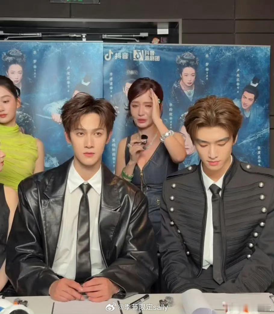 张萌在剧宣直播的时候直接哭了，这才开播第一天