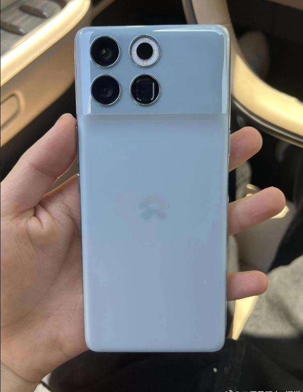 朋友群里有人说计划买蔚来的手机，而且一买就是2台，你们猜猜，他是什么需求呢？【来