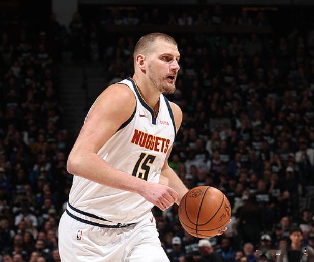 约老师目前季后赛末节累计19中5，仅仅得到19分，连续三场末节投篮14中2，末节