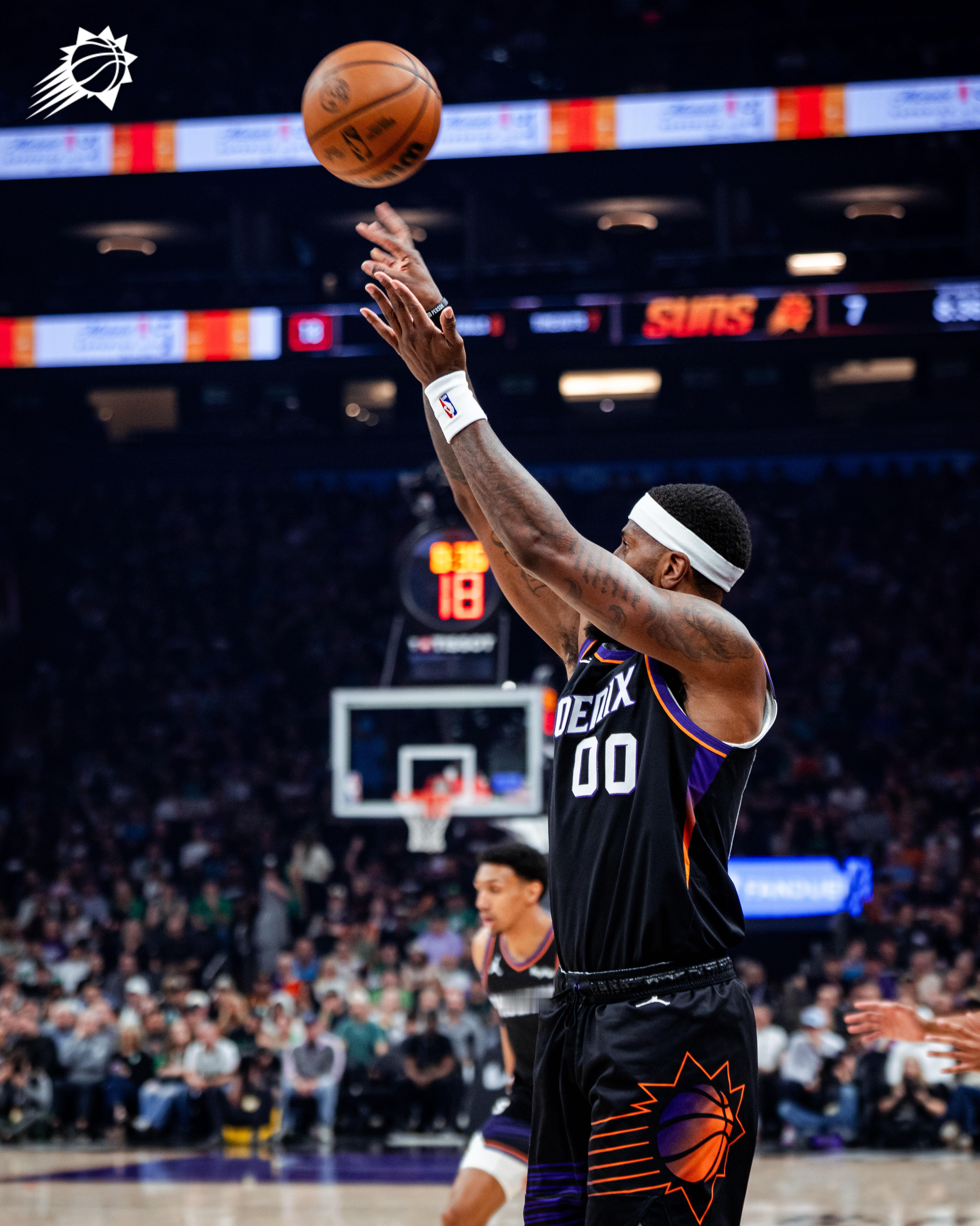 JG开场拿下5分，驴哥命中三分，邓恩积极砍下4分 12:10暂时领先菲尼克斯太阳