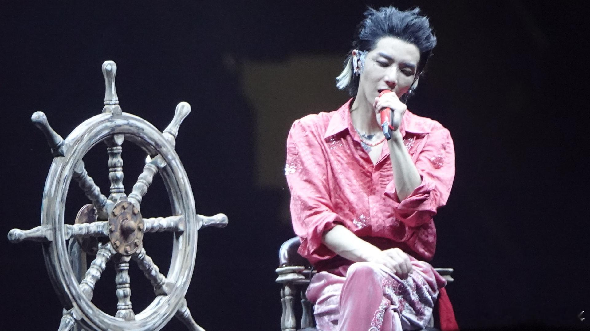 #华晨宇说不要再说我写的歌很难了#我们就是会反反复复爱上华晨宇对不对！四面台的含