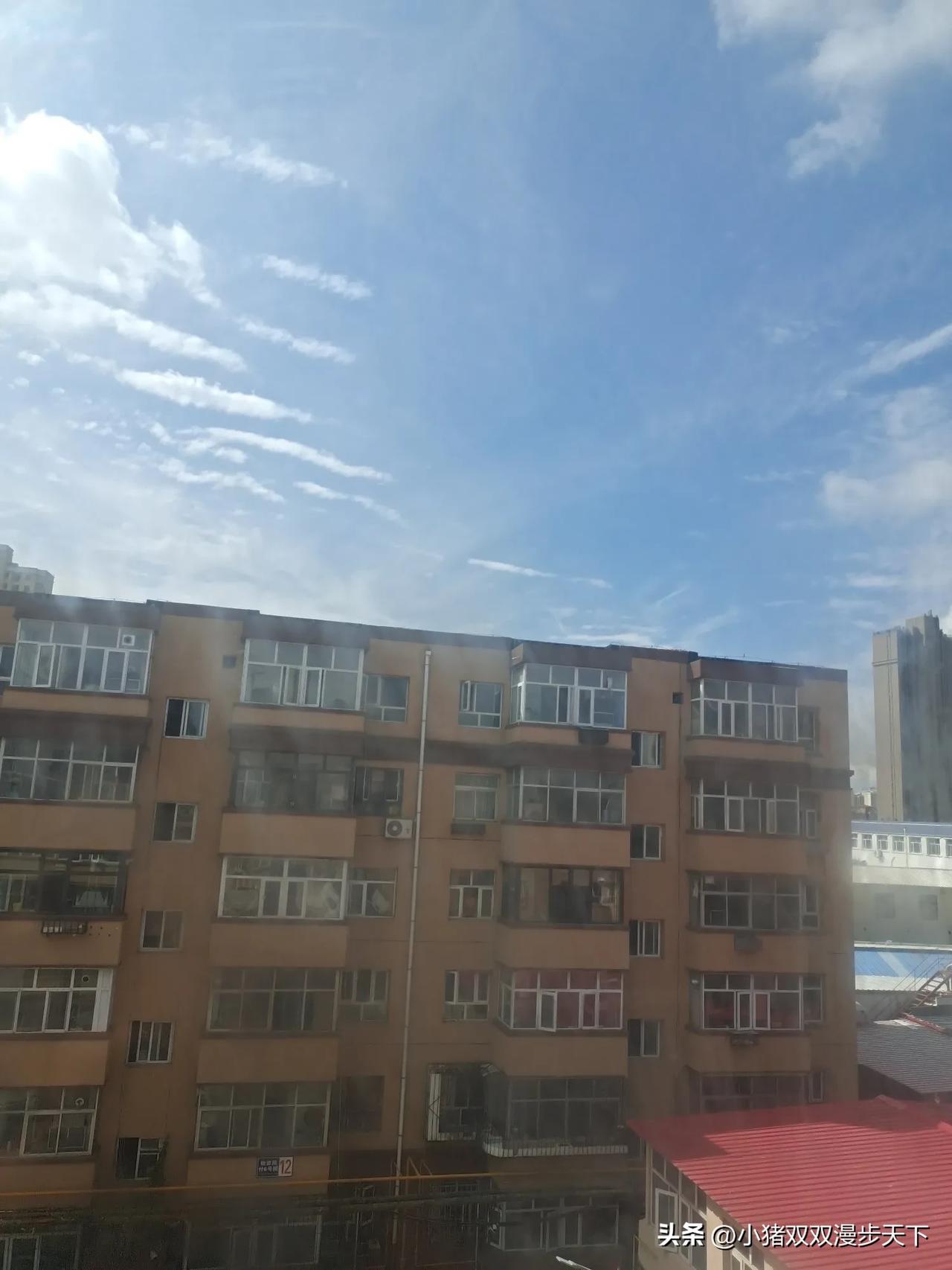 #张家口身边事# 
谁知道张家口桥东区这是干什么了？
天上一直响，像是之直升飞机