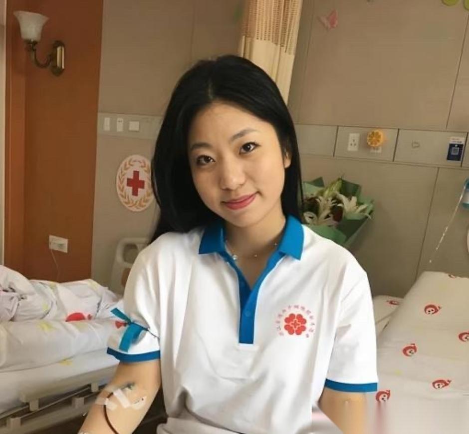 杭州21岁女孩在一家公司实习，突然向老板请假十天，老板怒气冲冲的问：“请这么多天