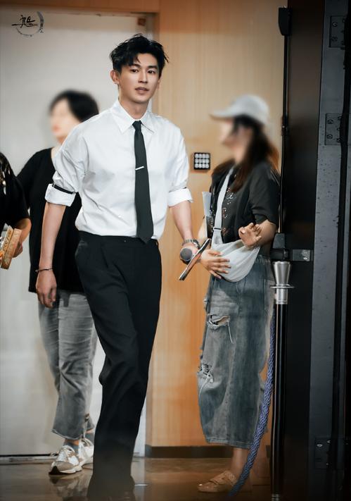 放眼內娱圈，长腿帅哥，还有谁比他俩更帅的呢？绝对没有了！
但他俩又是谁更帅呢？