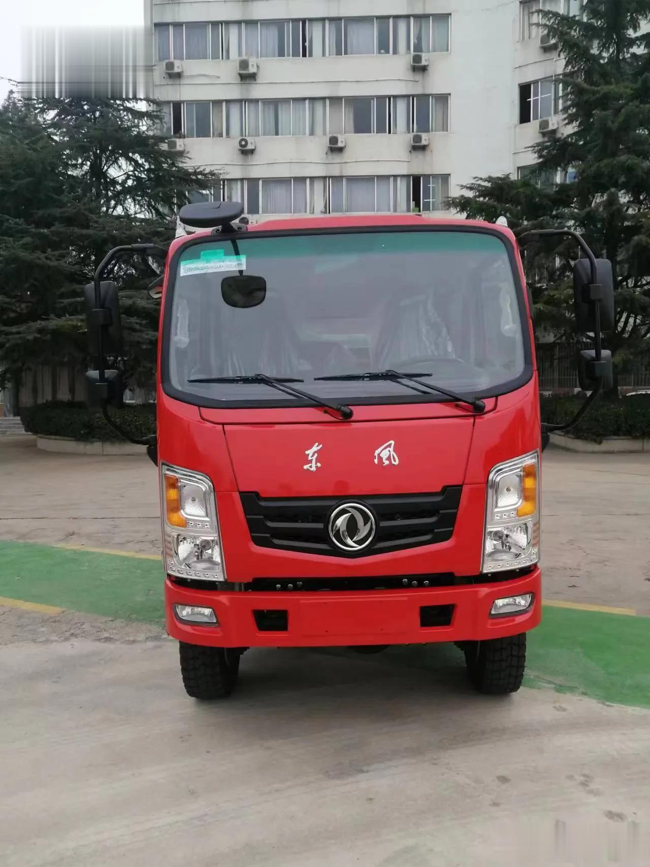 东风100P双排越野房车底盘，152马力发动机，法士特6AMT变速箱，杭齿分动箱