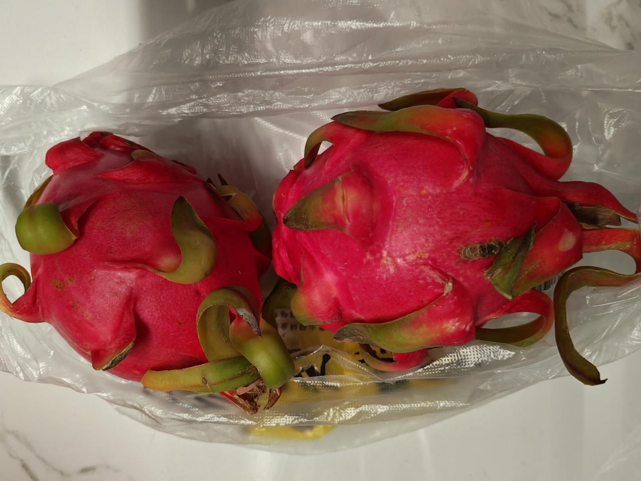 这火龙果是白心还是红心？
昨天打算去买红心火龙果，可到了市场上只看到一份卖火龙果