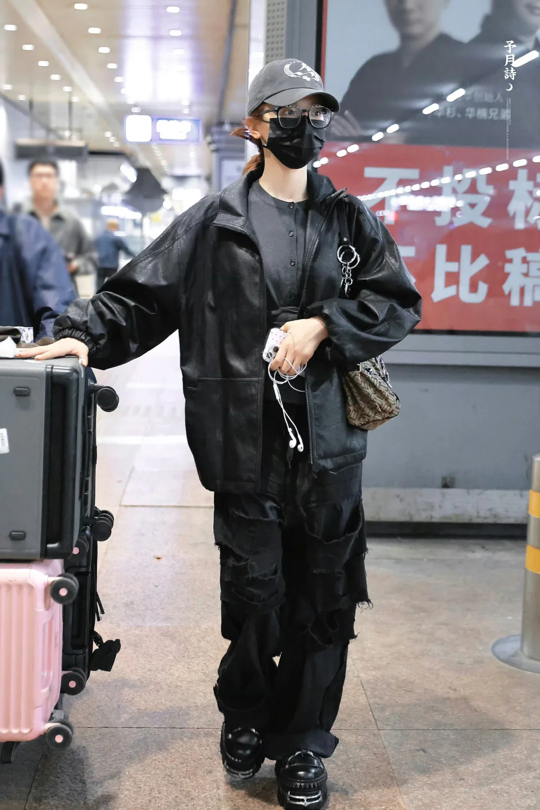 酷帅姐杨超越归来，统统来接