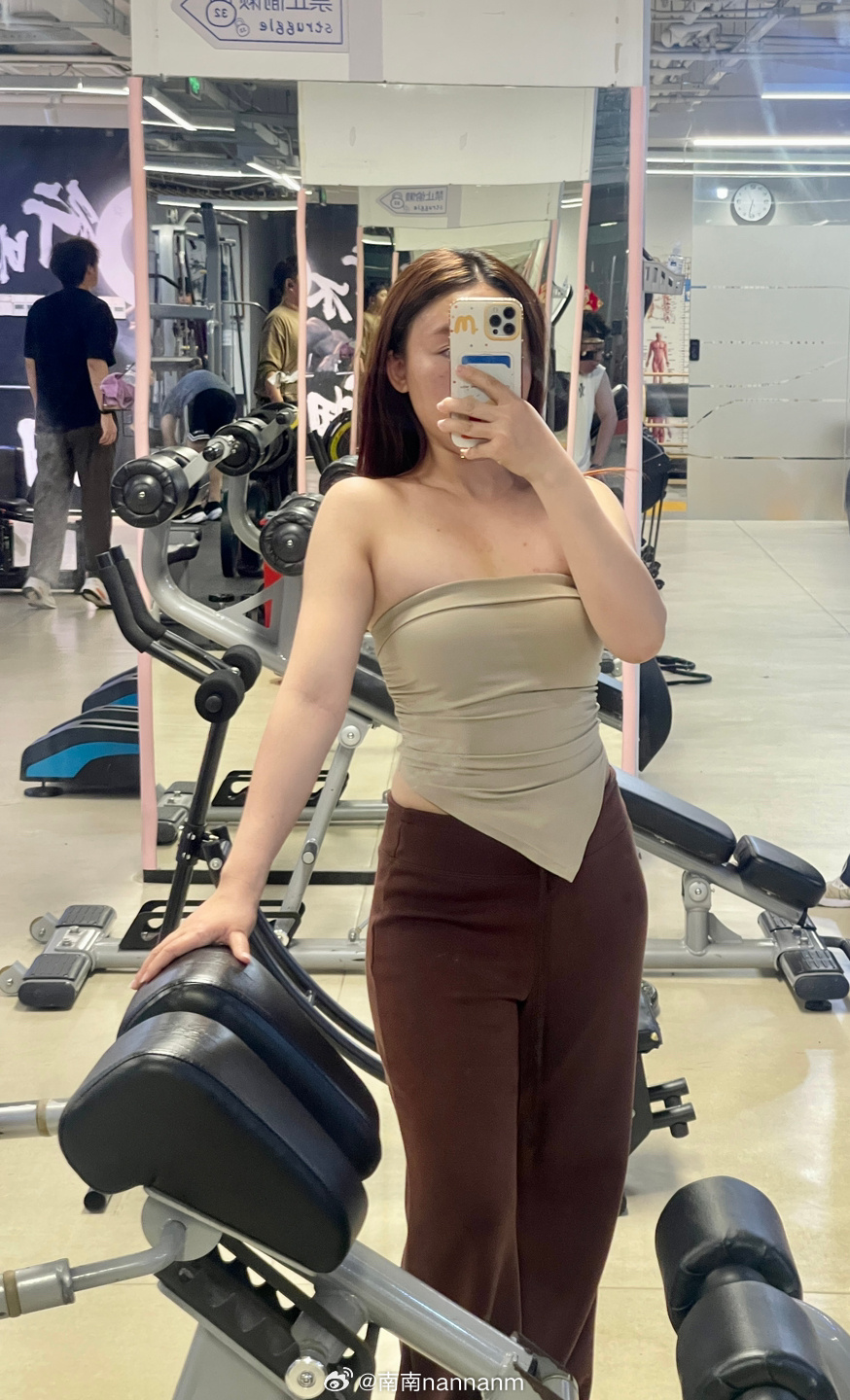 没什么爱好 就喜欢乱拍照 因为留不住的东西太多了…运动就是坚持闲言碎语