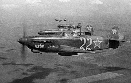 1945年8月15日，日本宣布投降。可就在当天，一场匪夷所思的空战打响了，明明仗