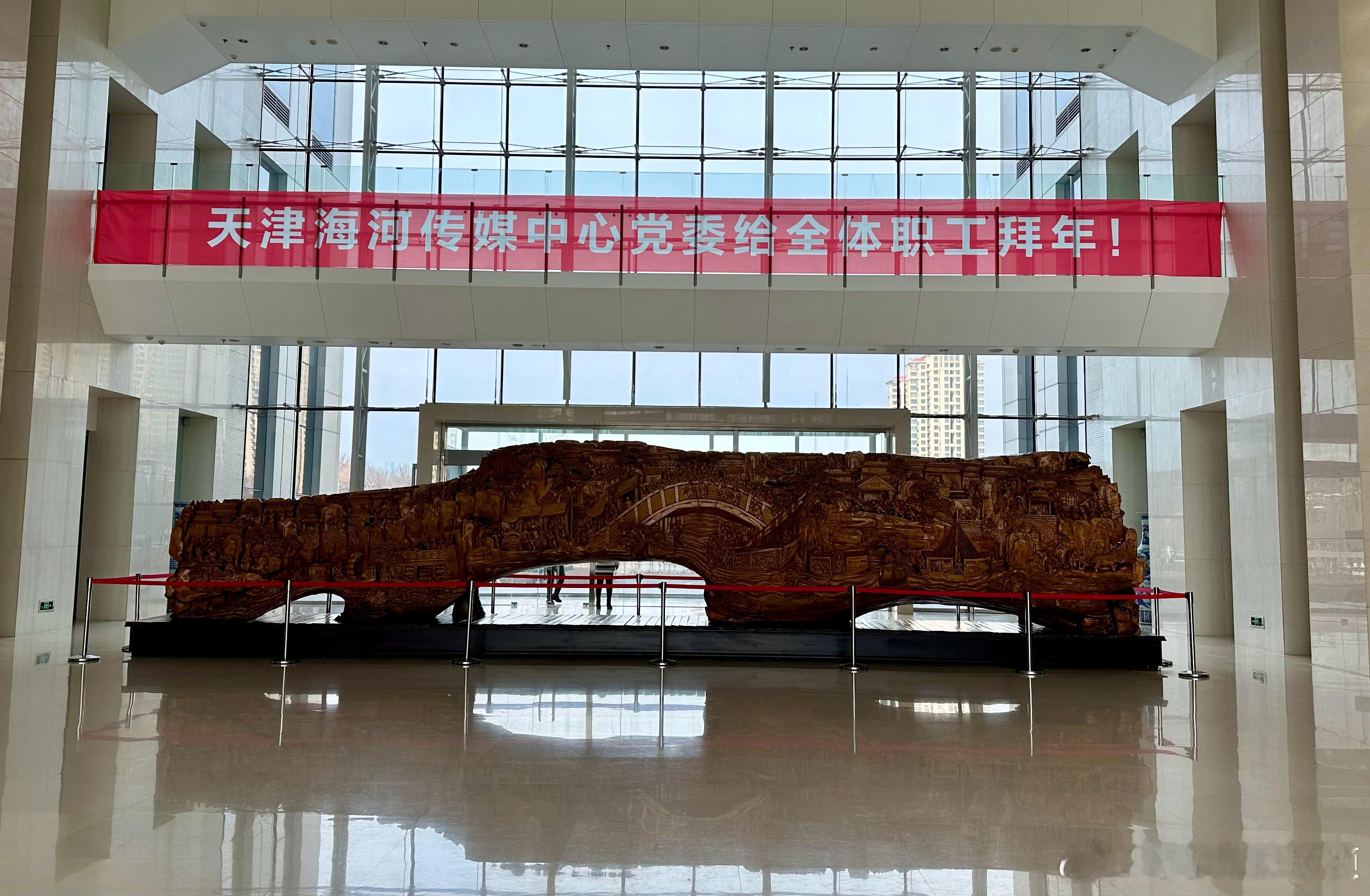 单位演播厅录节目呢，小狮子挺好玩儿。天津生活