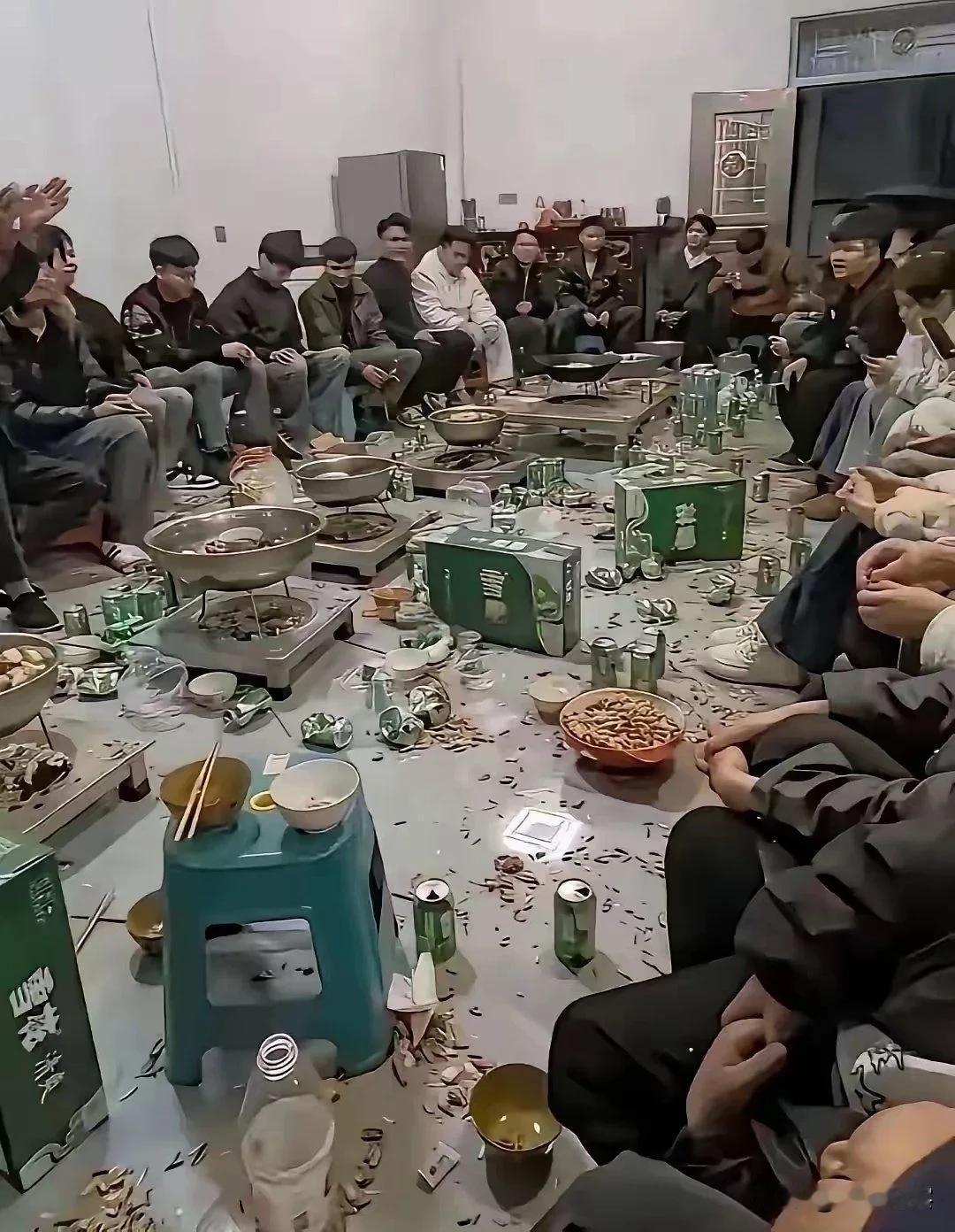 这种聚餐意义在哪里呢？🤔