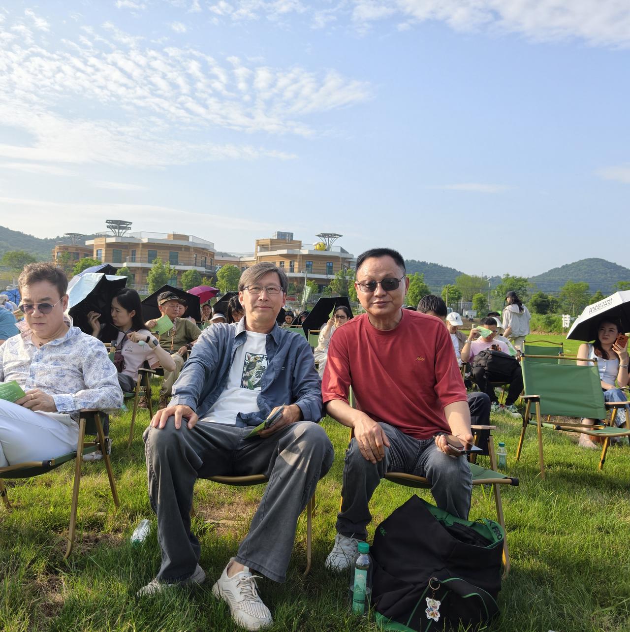 5月28日，知名诗意⽣活品牌和国际⽂化交流平台《为你读诗》将空降和县，在鸡笼山的