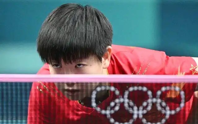 孙颖莎谈进入国家队10年 胸前的国旗永远大于背后的姓名，今天的太阳比昨天大！未来