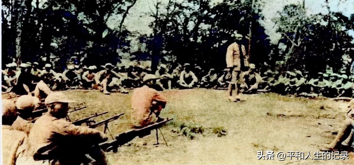 极其珍贵的照片：井冈山上，朱德正向红军指战员发表讲话。