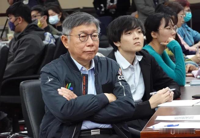 柯文哲首鼠两端，绿白乔龙头消息曝光背后藏2意图！令人震惊！
正副龙头选举由国民党