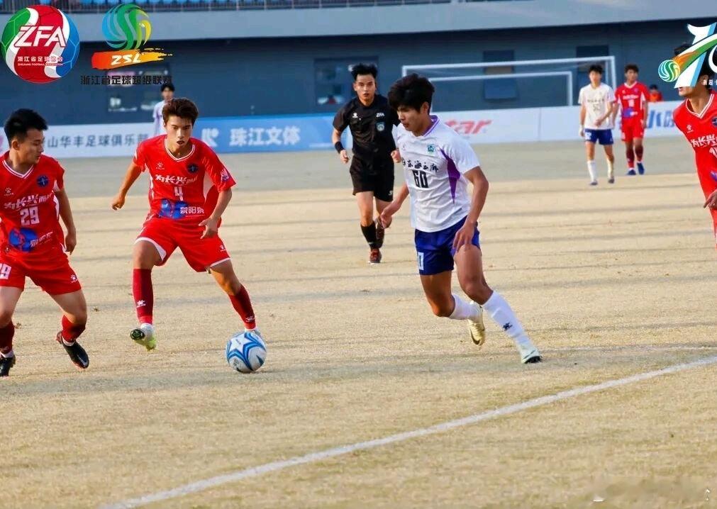 浙超新王诞生！看着家乡球队一步步登顶，太激动了！希望以此为起点，让长兴足球被更多