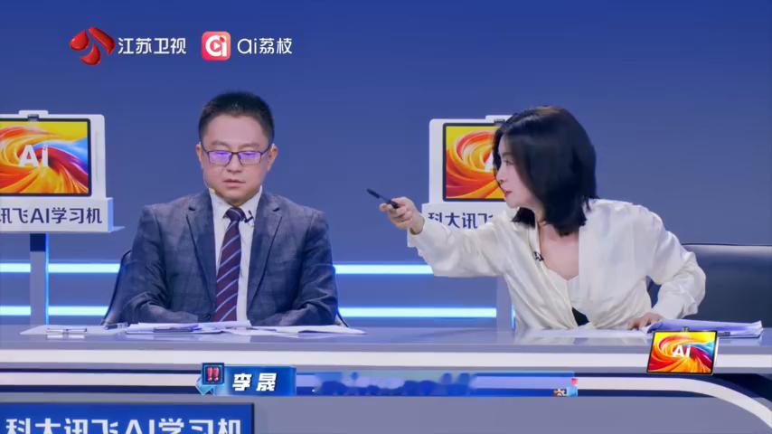 再紧张也不忘道歉和感谢 周弋岚在一站到底少年季2里真的把“教养”两个字写在了每一