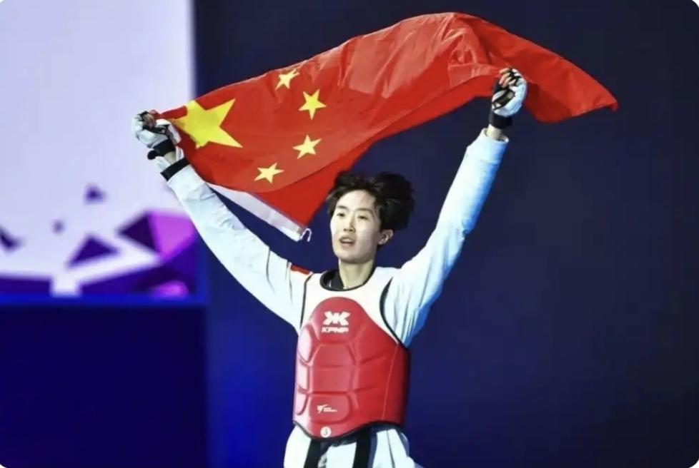 才闻喜讯，又传捷报！最美四月天一点不假！4月12日侯马17岁女孩任鲲跃勇夺跆拳道