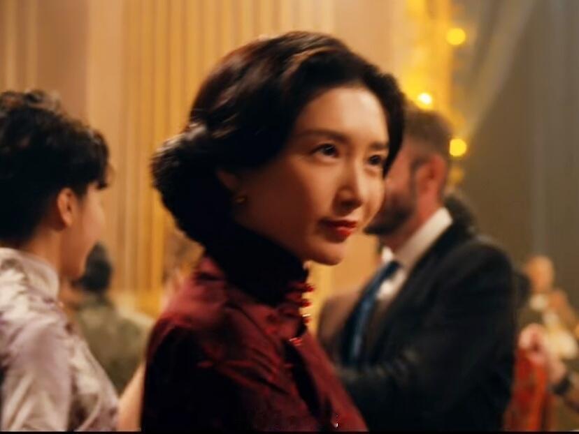 江疏影邪恶波波头电视剧醒来 江疏影在《醒来》里这个波波头我直接喊姐！皮鞋声一响波