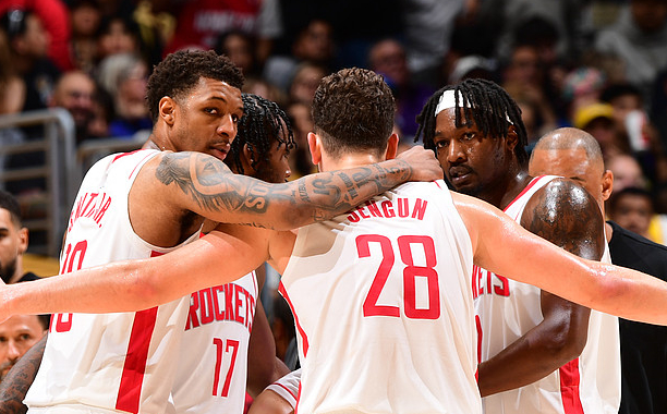 火箭前三场和最近两场的区别！湖人这边体能槽空了，下一场从球员到球迷都需要做好困难