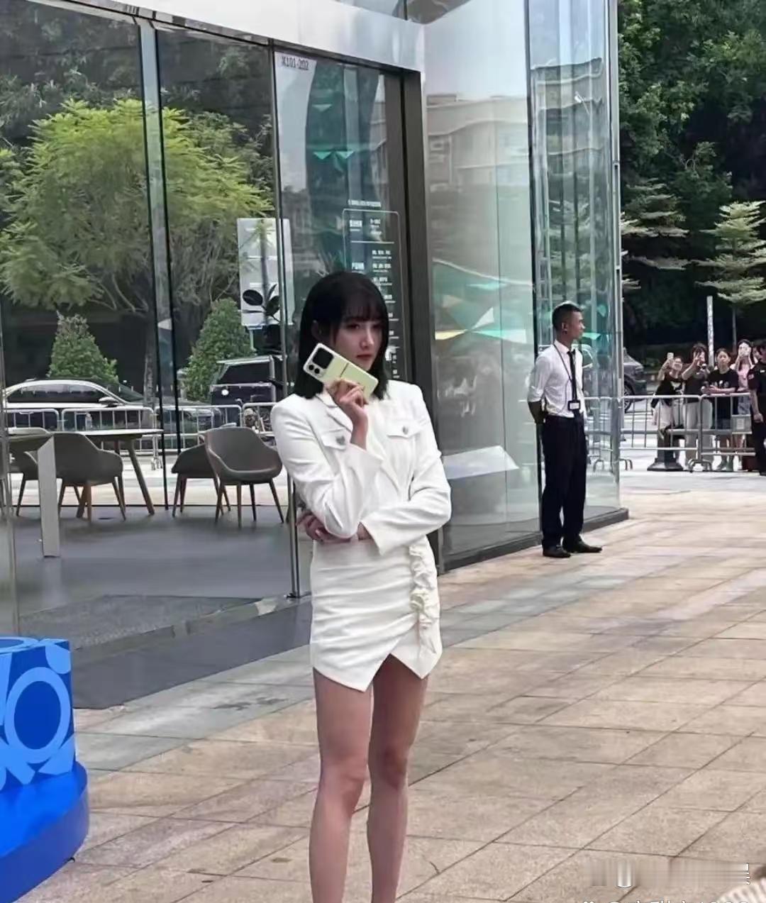 今天见到关晓‏彤本人了‎，她大‏﻿腿上全是肌﻿肉，真的⁠﻿好多‏‏‎。 