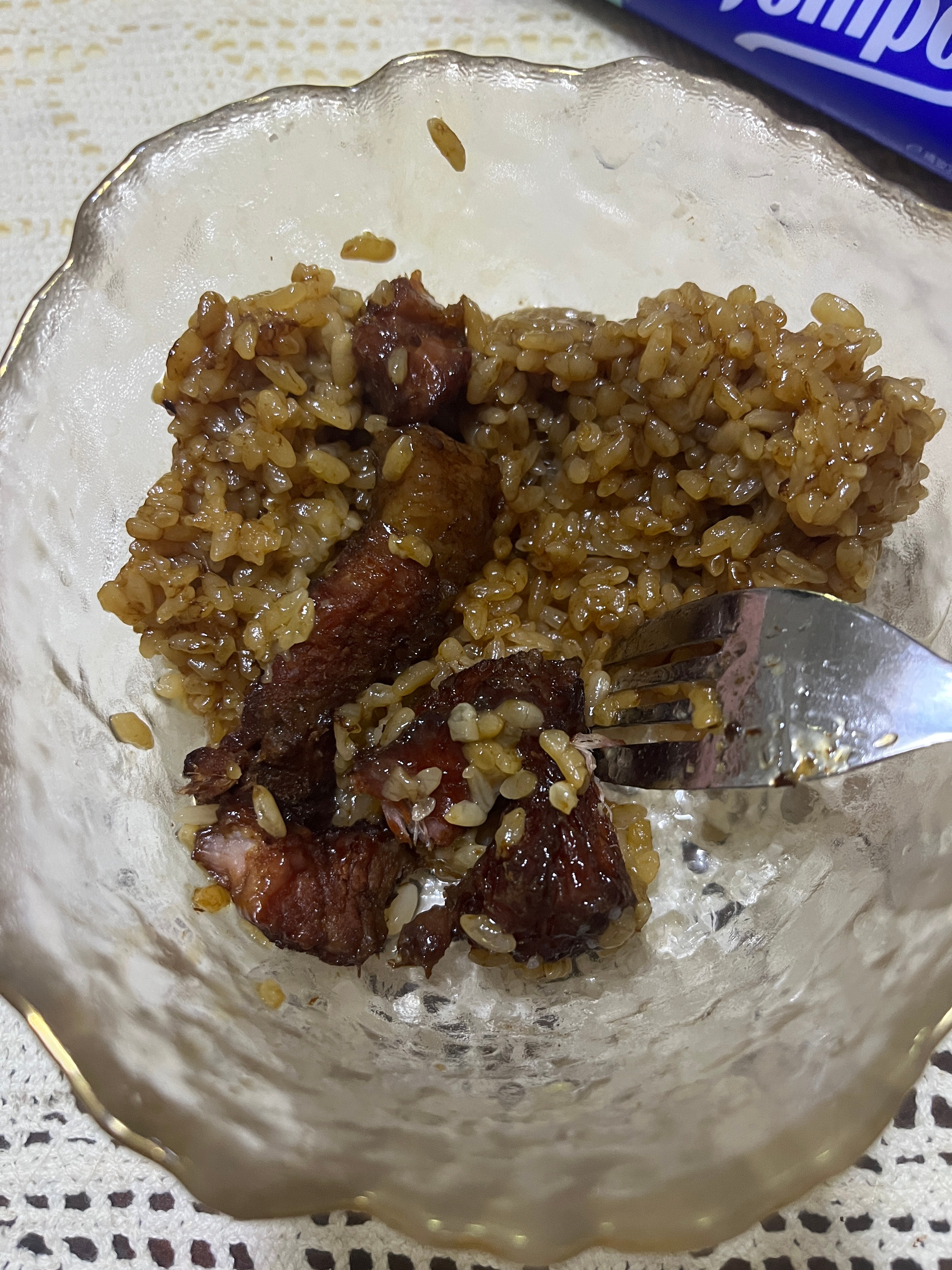 早安呀风终于小了，雨还一直在下，把冰箱里的冻粽子吃掉 