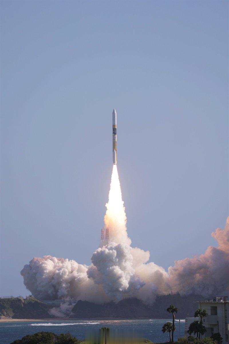 昨日 #日本登月火箭发射升空#，这枚H2A火箭上搭载了了月球探测器“SLIM”和