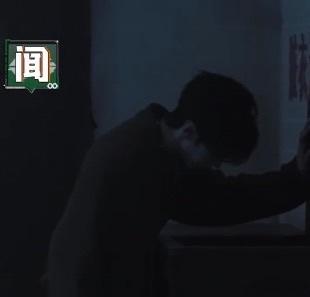 密室大逃脱8 我的评分：张真源力证袜子没味密室大逃脱所有人围着袜子不断打趣，张真