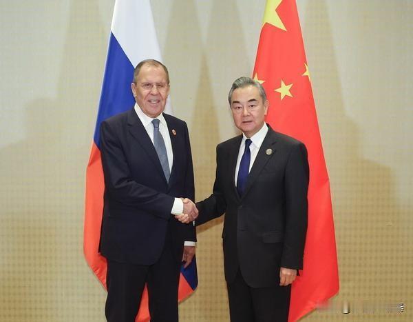 王毅与拉夫罗夫会谈！国际动荡下，中俄这份“定海神针”意义深远！
 
      