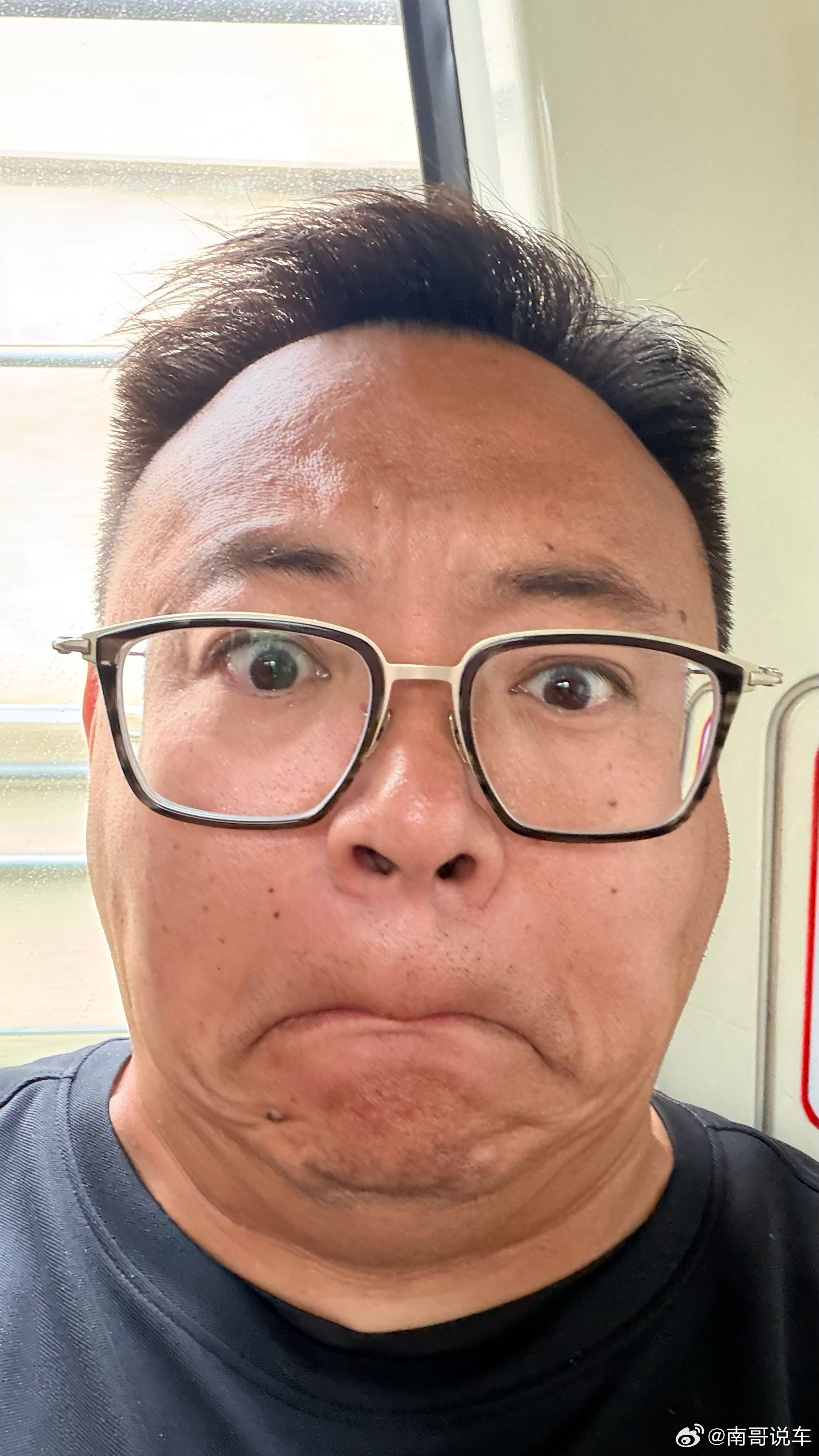 我有点懵了巴黎飞北京全程我没睡。。。现在落地留给我一小时时间转机飞杭州好吧回到我