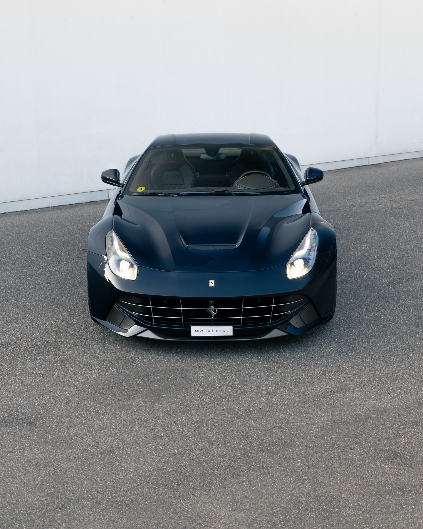 Ferrari F12法拉利法拉利f12 这台二手法拉利F12是不是很有个性？没