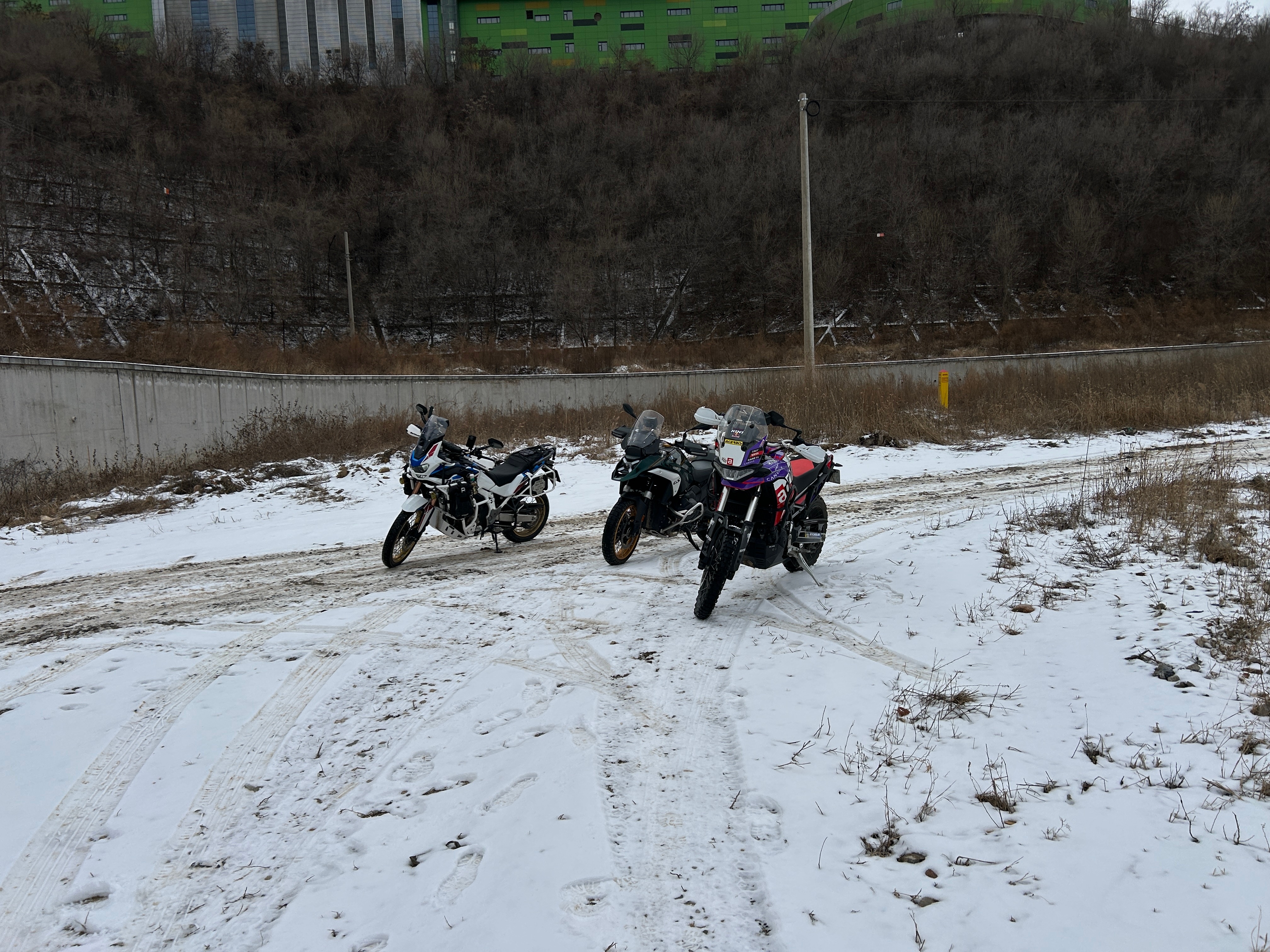 这会出来骑车的都是真爱 