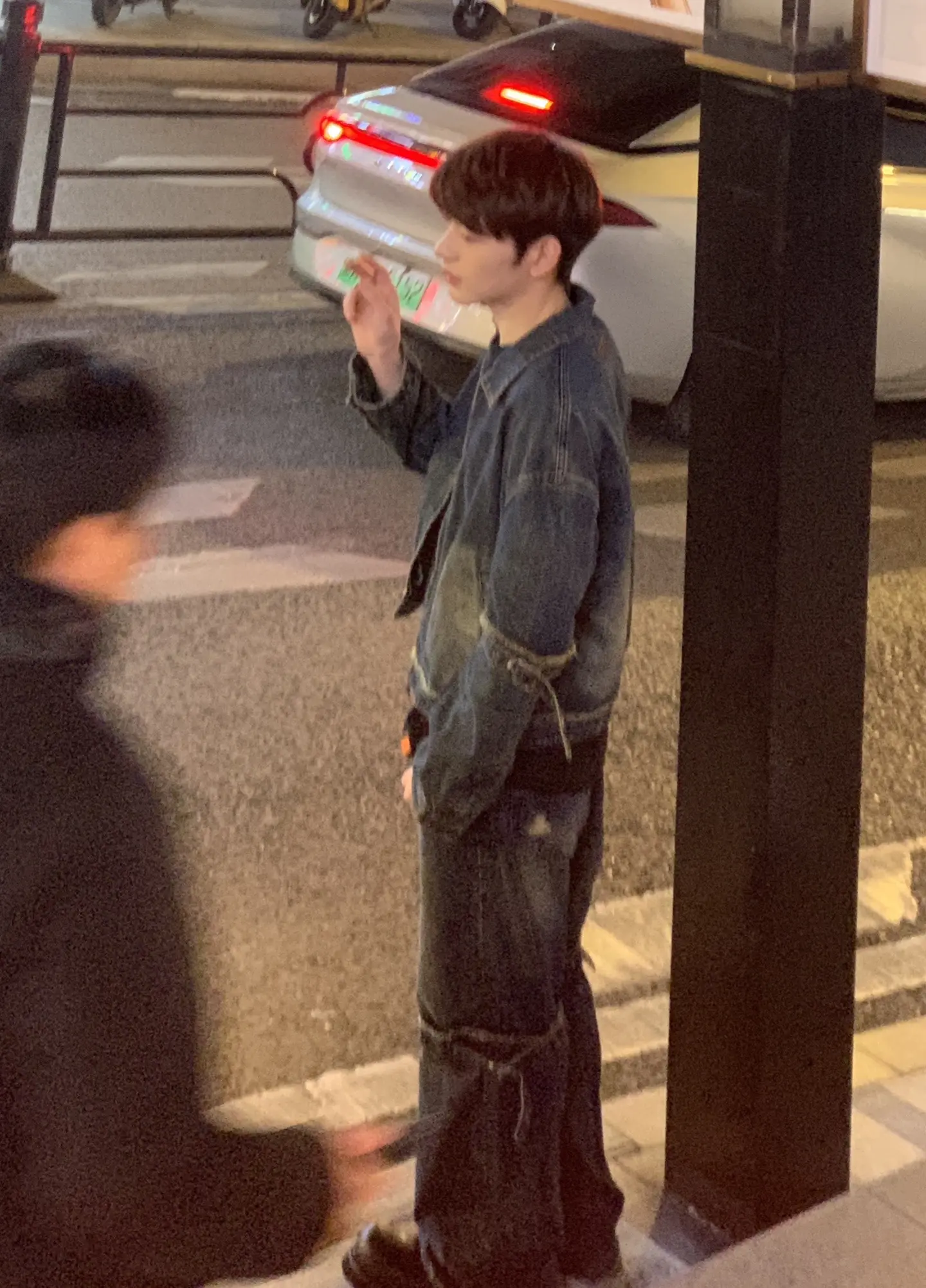 我那留学三年没回过家的表哥。今天突然约我出去吃饭