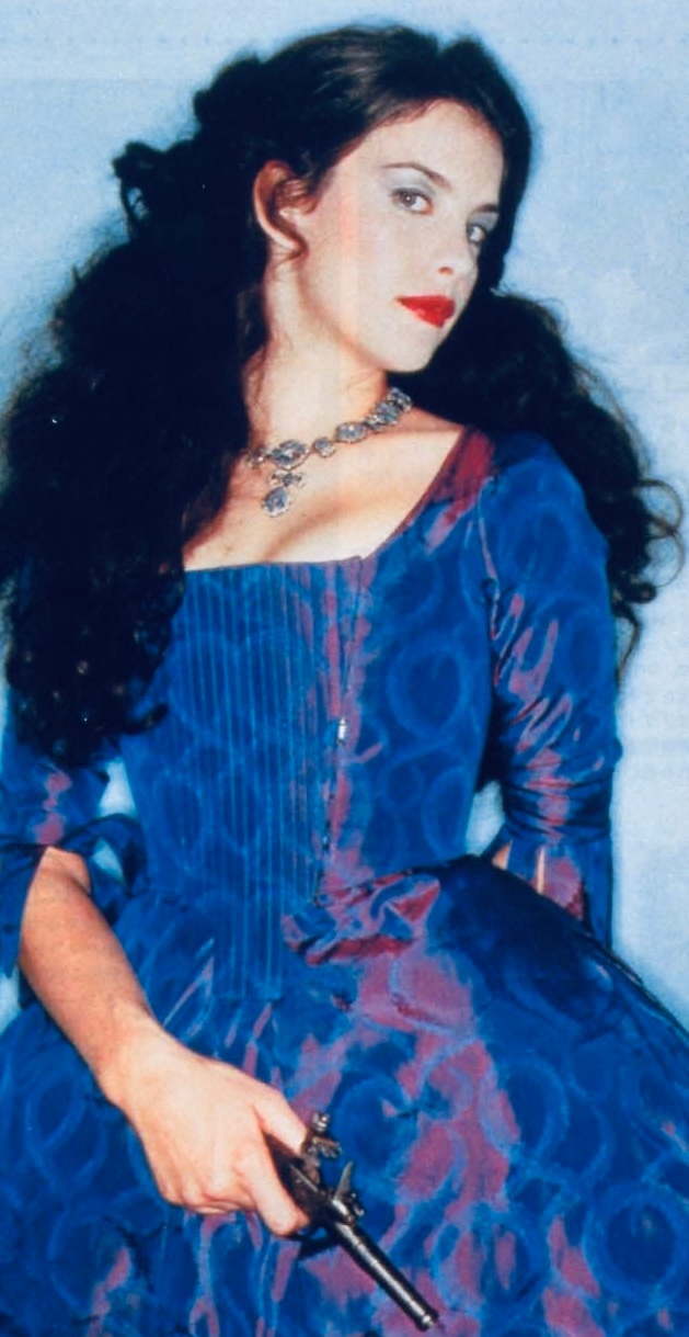 💙1999年，二十岁的丽芙·泰勒，在出演《普伦基特与麦格里安》时期的一幅写真。