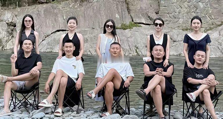 看样子哪对儿过的最幸福？ 