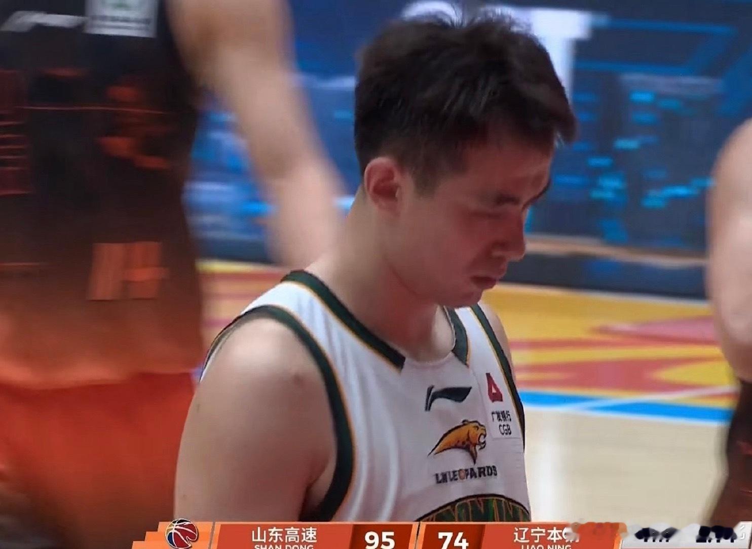 赵队长脸色不太好啊，今天是又有什么新病症吗山东男篮vs辽宁男篮cba季后赛cba