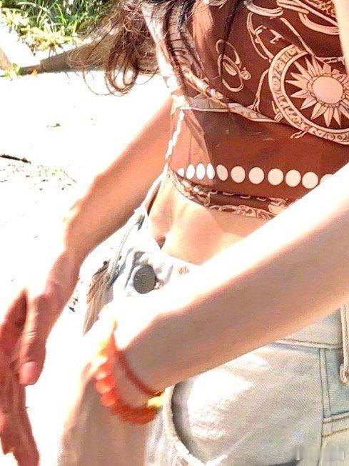 鞠婧祎的腹肌[憧憬][憧憬] ​​​