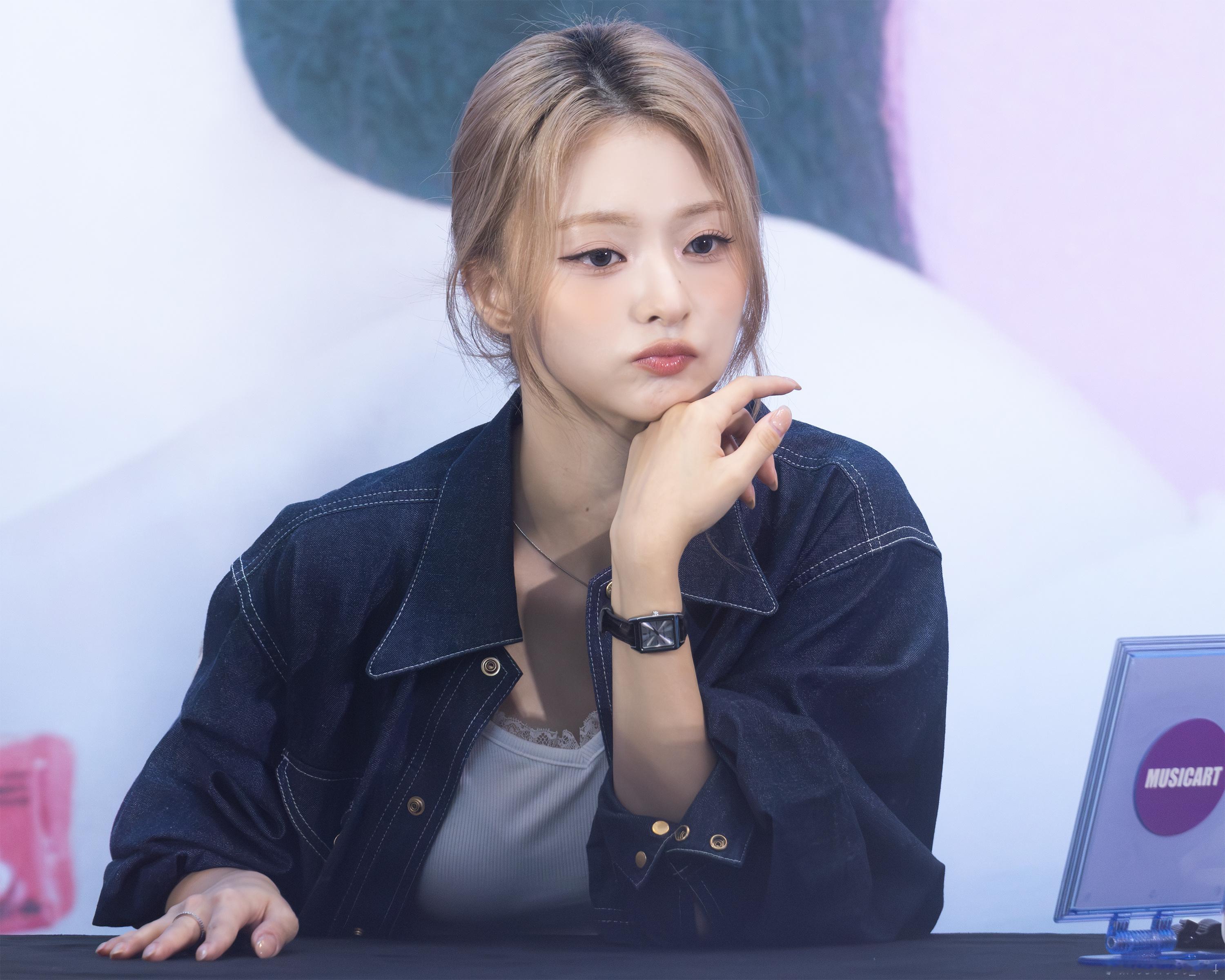 李娜炅[超话]  🐣氧气笑颜李娜炅 260830 MA签售 饭拍HD ©und