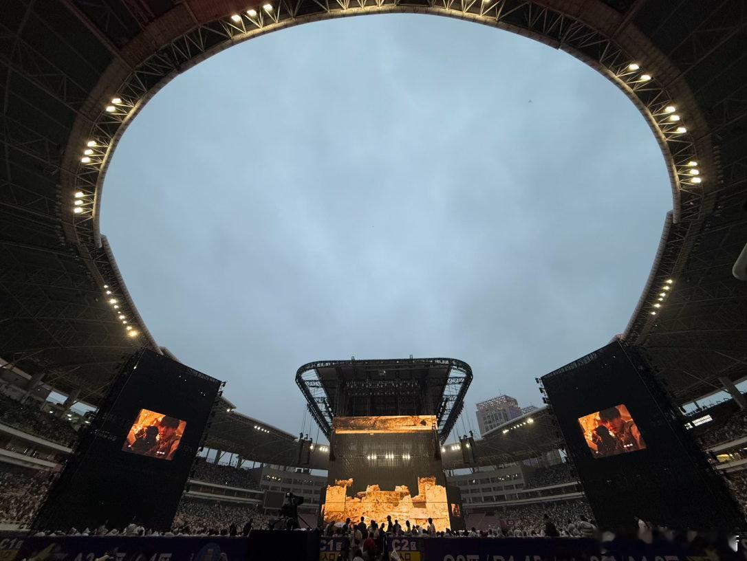 IT‘S SHOWTIME 薛之谦万兽之王巡回演唱会 长沙·贺龙体育场