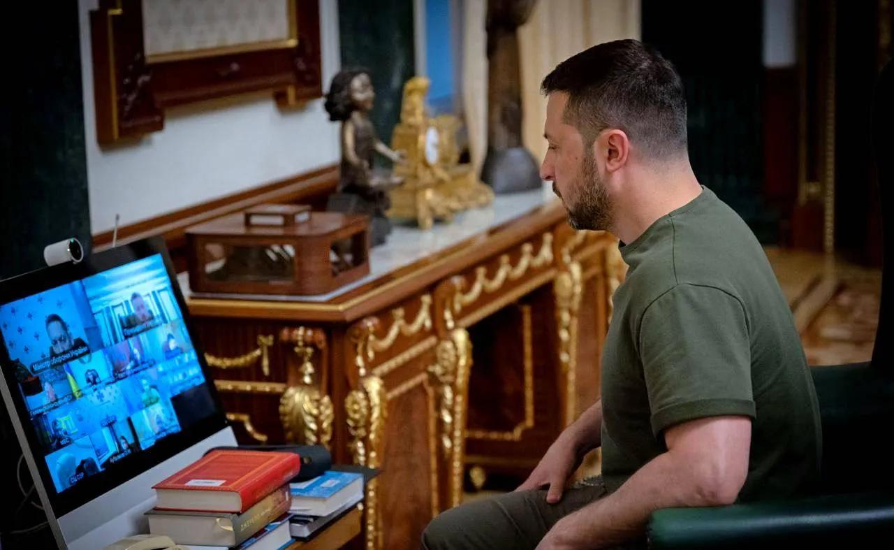 泽连斯基证实了西方将向乌克兰提供F-16战斗机 在泽连斯基最近访问摩尔多瓦参加欧