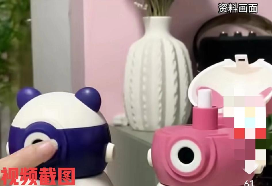 如今有儿童指纹水杯。

这是方便孩子的携带和饮用水的要求。

这水杯的开关均需要