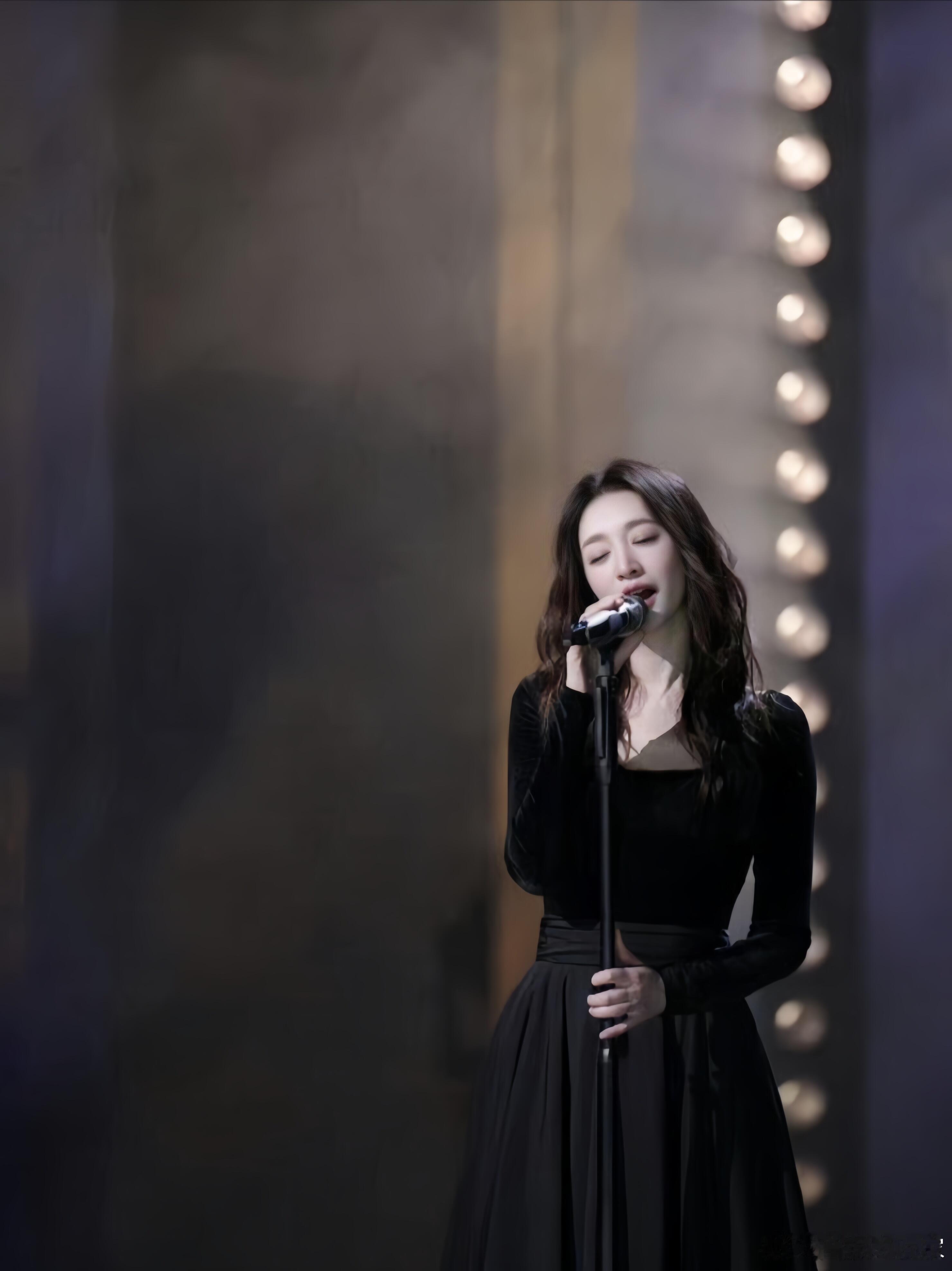 李小冉花期李小冉中年少女 骨相好就是任性，李小冉的花期永远在线 