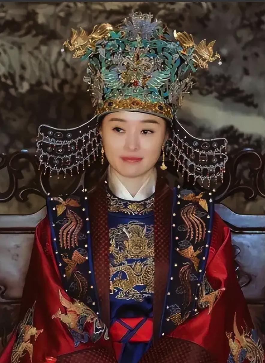 1425年，明仁宗朱高炽临终前，攥着张皇后的衣袖，说：“选五个妃嫔殉葬，陪朕走。