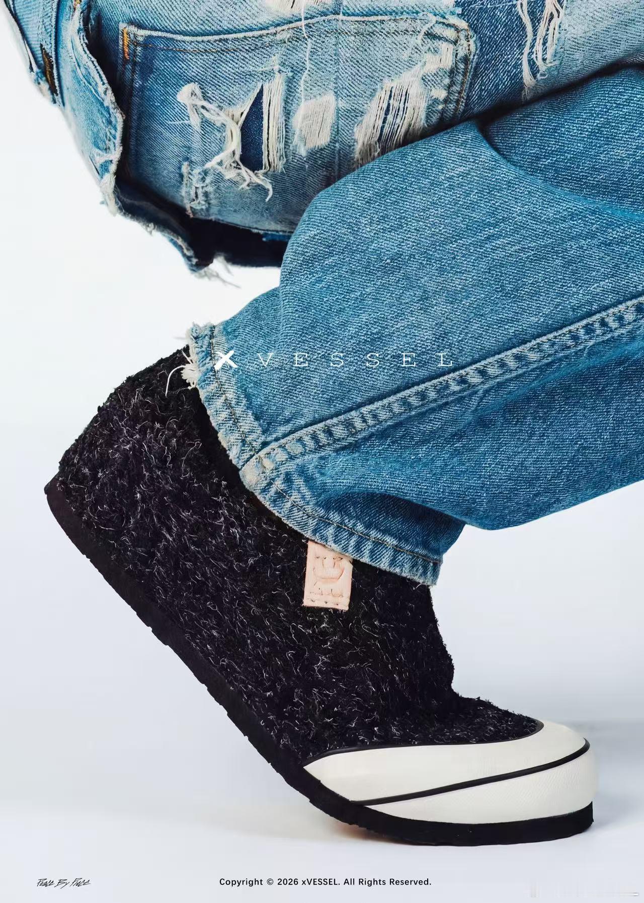 xVESSEL 「头等舱」系列焕新升级❗️在原有半拖的舒适基底上，升级低帮全包，