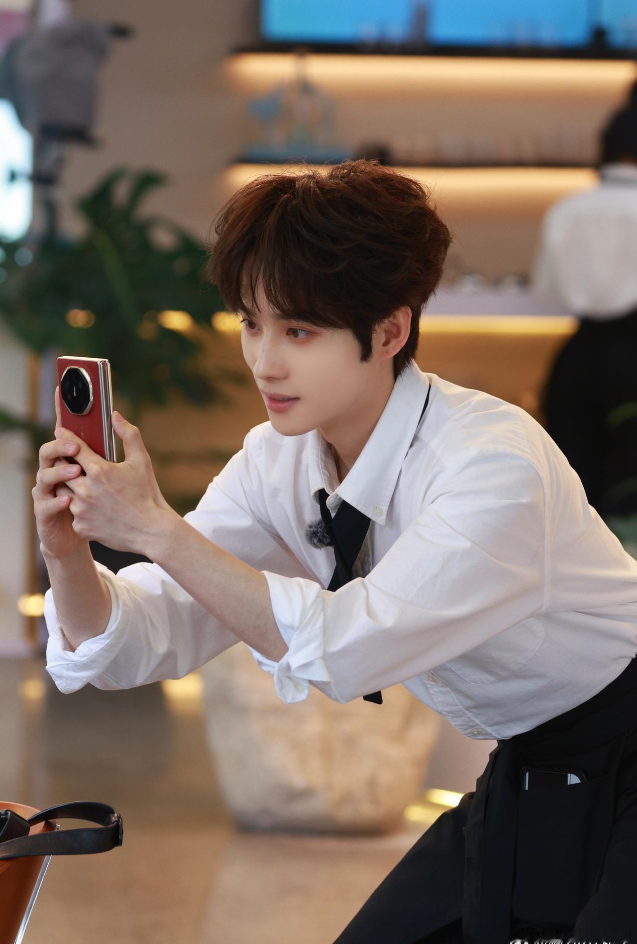 井胧井胧给顾客摘眼睫毛井胧的sbti是销冠型人格吧井胧给顾客摘眼睫毛，这服务态度