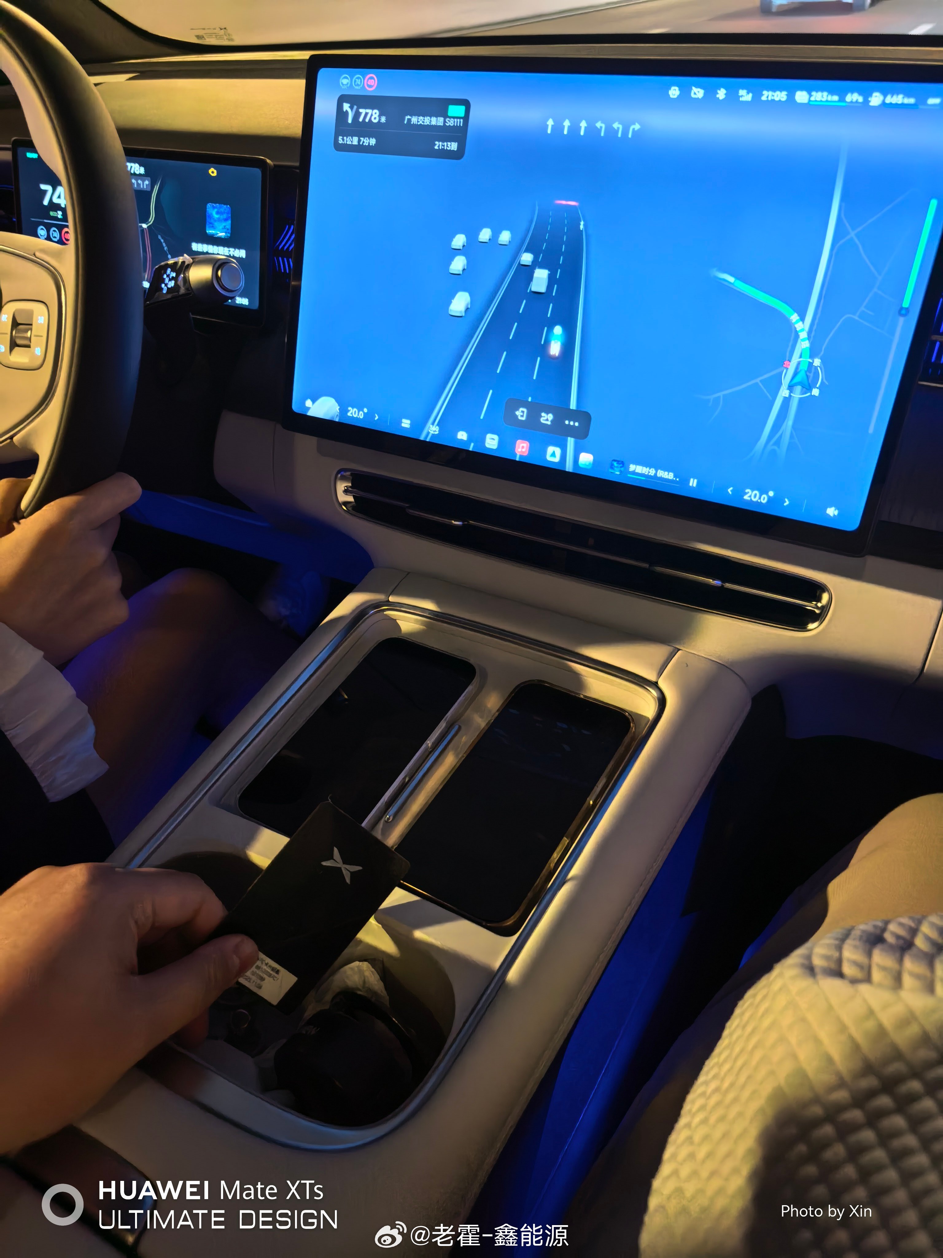 和一位知名车评老师吃完饭往回开车，一路上那是咔咔在聊行业变迁，新能源下各家车企的