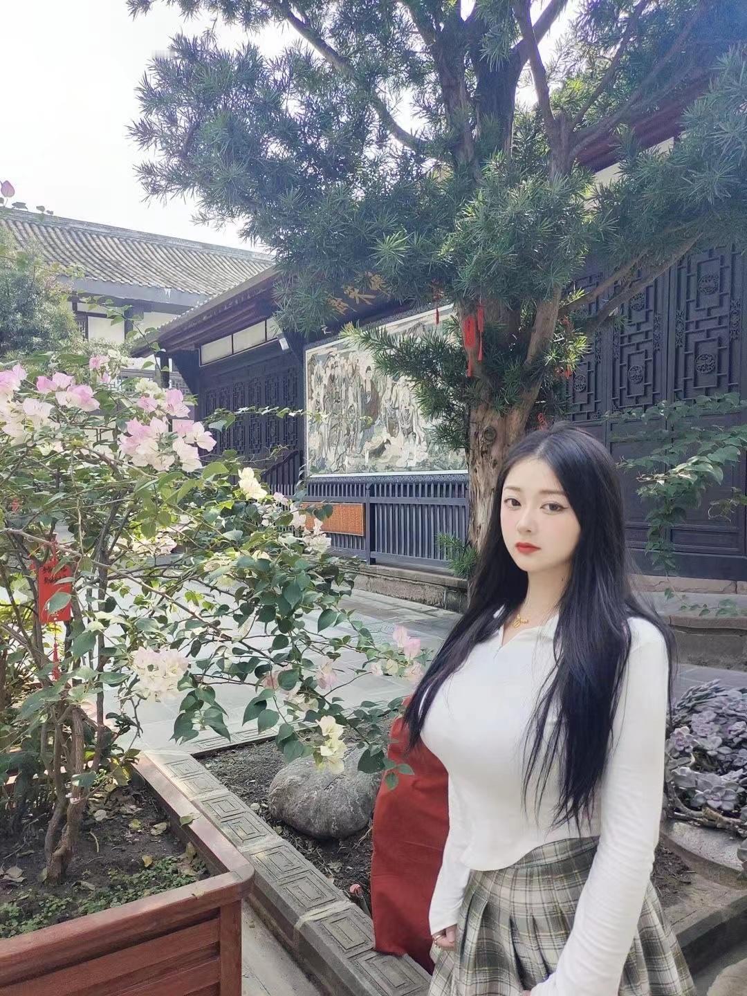 有的人买8元不到的衣服给自己家孩子穿，也有人买某衣库的服饰给小狗穿，做电商久了，