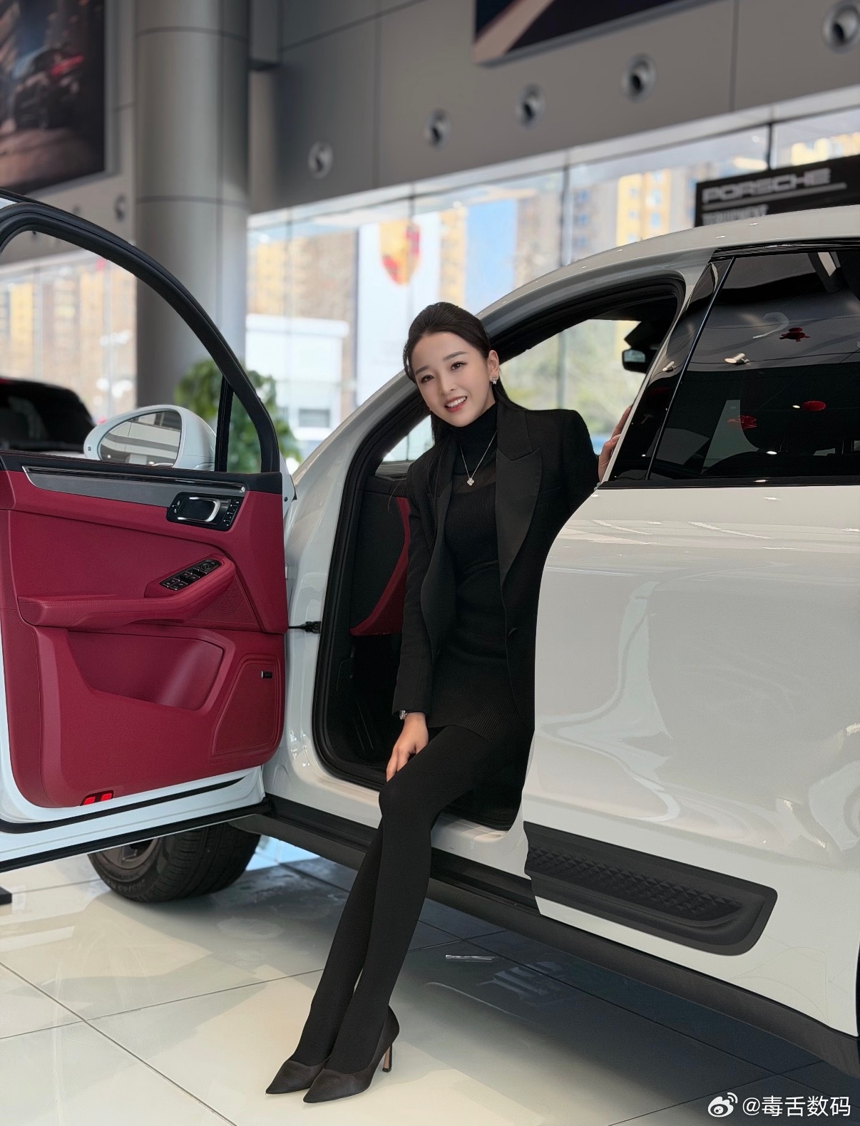 保时捷女销售再夺一季度销冠我们青岛的，连续几年了销冠都是她。曾一周卖11台保时捷